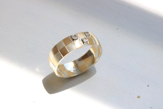 Checkerboard Ring White Diamond